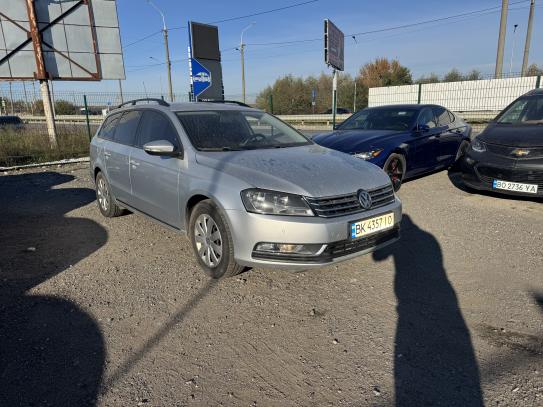 Volkswagen Passat 2013р. у розстрочку