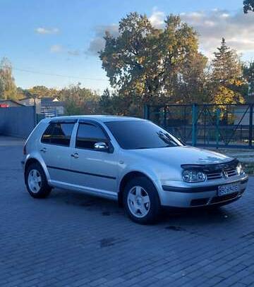 Volkswagen Golf 2001р. у розстрочку