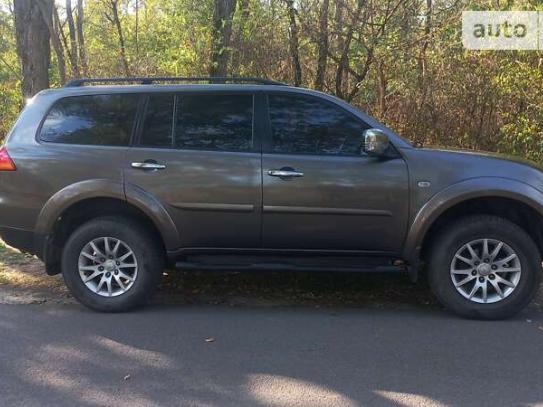 Mitsubishi Pajero sport 2.5 td 2010г. в рассрочку