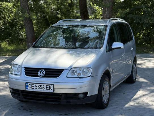Volkswagen Touran 2004р. у розстрочку