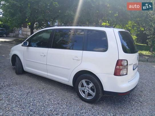 Volkswagen Touran                          2008г. в рассрочку