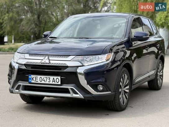 Mitsubishi Outlander
                       2019г. в рассрочку