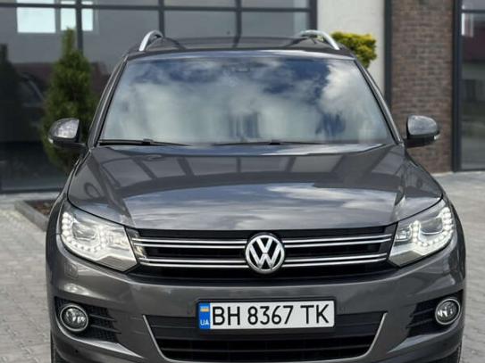 Volkswagen Tiguan
                          2015г. в рассрочку