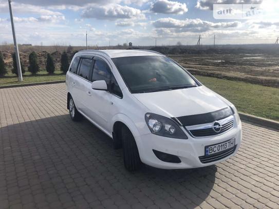 Opel Zafira 2014р. у розстрочку