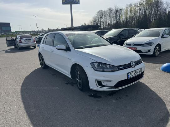 Volkswagen Golf
                            2015г. в рассрочку