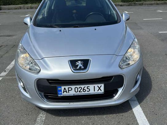 Peugeot 308                             2013г. в рассрочку
