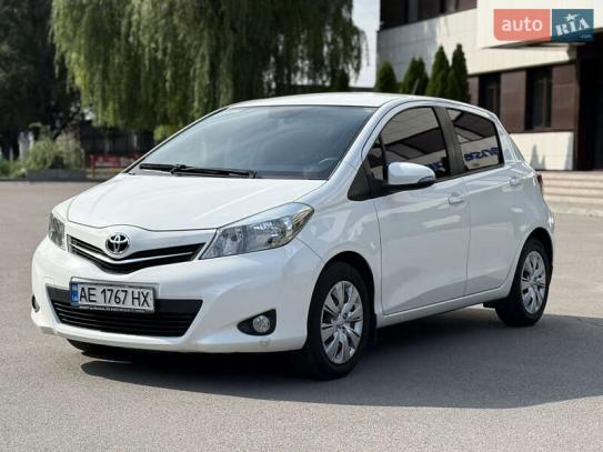 Toyota Yaris                           2012г. в рассрочку