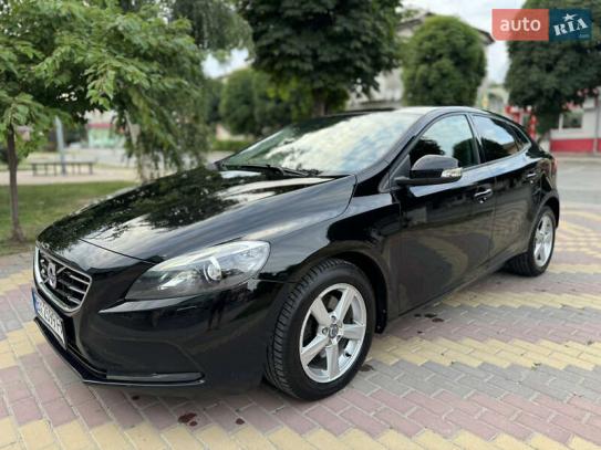 Volvo V40                             2014г. в рассрочку