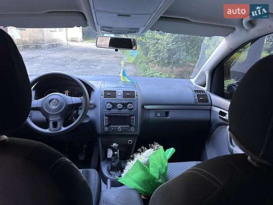 Volkswagen Touran
                          2012г. в рассрочку