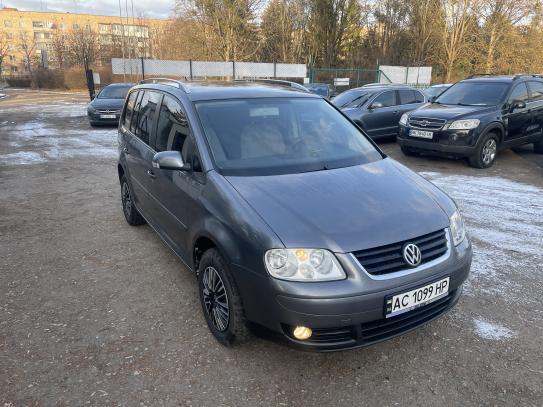 Volkswagen Touran 2006р. у розстрочку