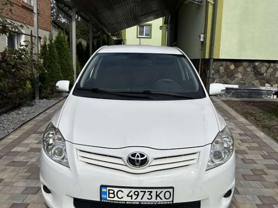 Toyota Auris 2012г. в рассрочку