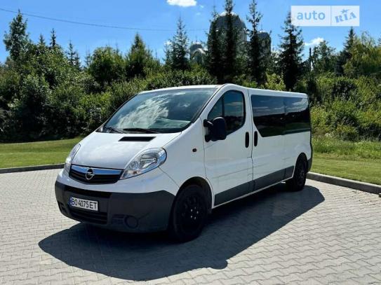 Opel Vivaro 2014р. у розстрочку