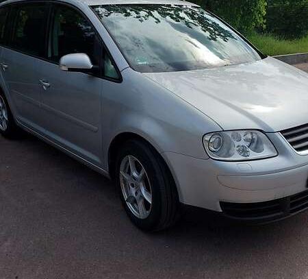 Volkswagen Touran                          2006г. в рассрочку