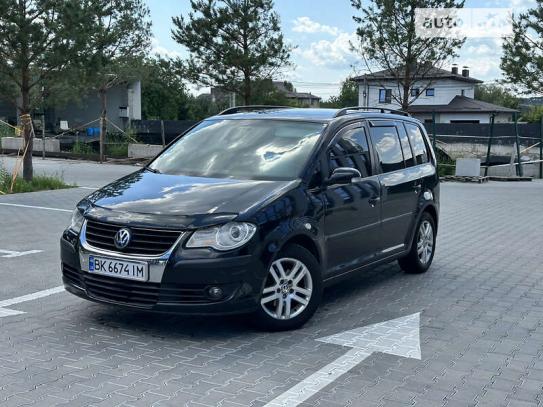 Volkswagen Touran 2008р. у розстрочку