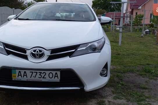 Toyota Auris                           2013г. в рассрочку