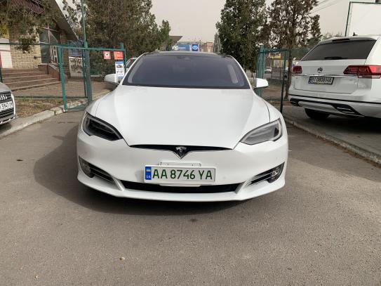 Tesla Model s 2016р. у розстрочку