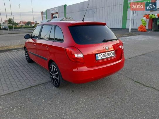 Skoda Fabia                           2010г. в рассрочку