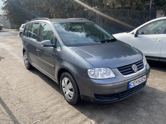 Volkswagen Touran                          2004г. в рассрочку