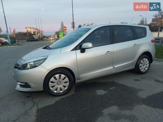 Renault Grand scenic                    2015г. в рассрочку