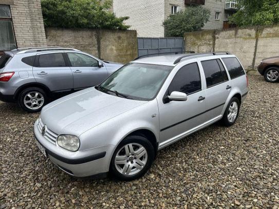 Volkswagen Golf 2003р. у розстрочку