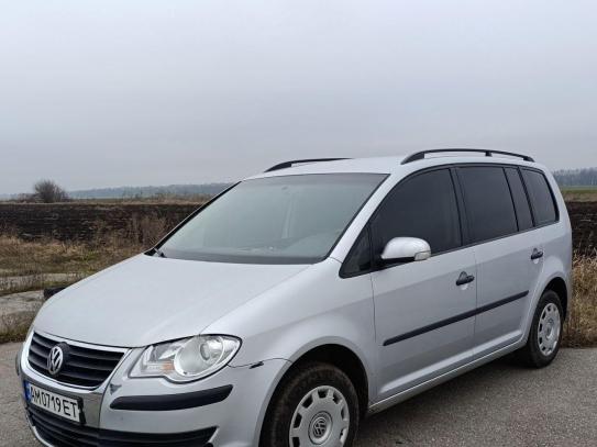 Volkswagen Touran                          2008г. в рассрочку