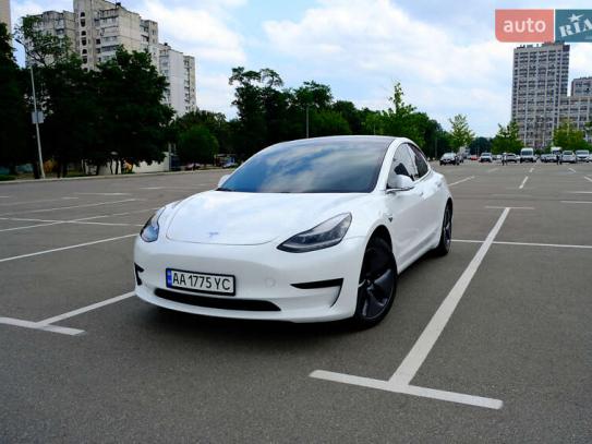 Tesla Model 3
                         2019г. в рассрочку