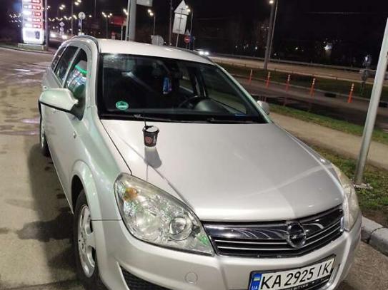 Opel Astra                           2009г. в рассрочку