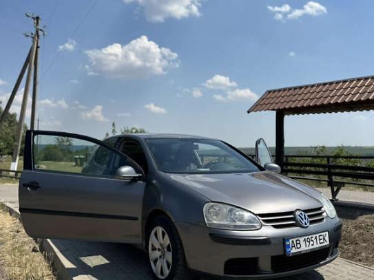 Volkswagen Golf
                            2005г. в рассрочку