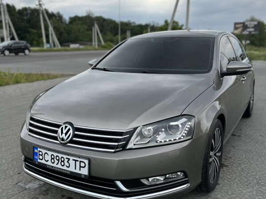 Volkswagen Passat                          2012г. в рассрочку