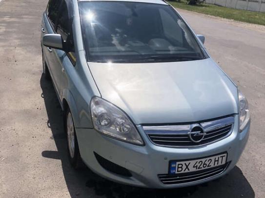 Opel Zafira                          2009г. в рассрочку