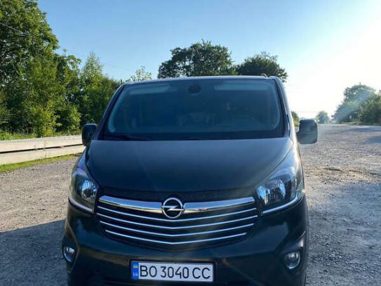 Opel Vivaro 2015г. в рассрочку