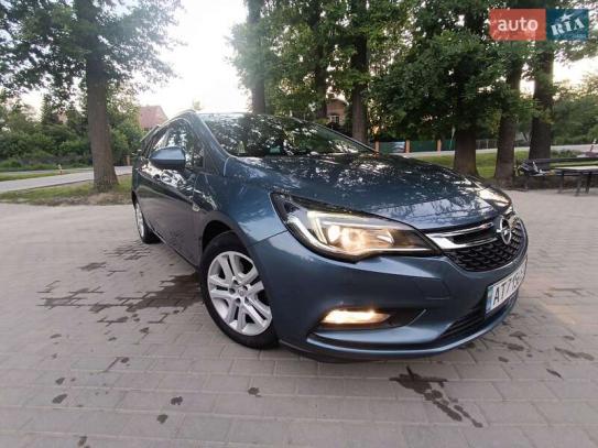 Opel Astra                           2016г. в рассрочку