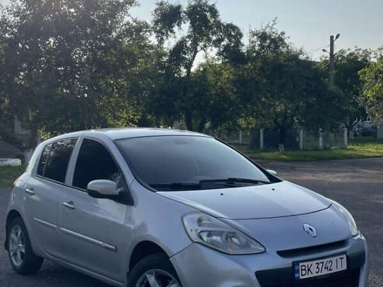 Renault Clio
                            2011г. в рассрочку
