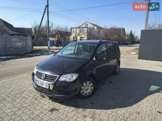 Volkswagen Touran
                          2007г. в рассрочку