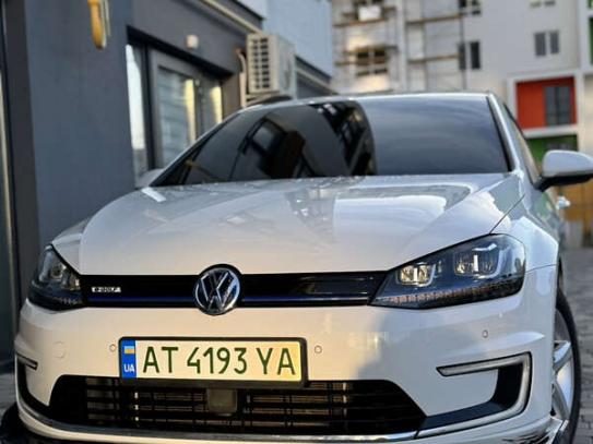 Volkswagen E-golf                          2014г. в рассрочку