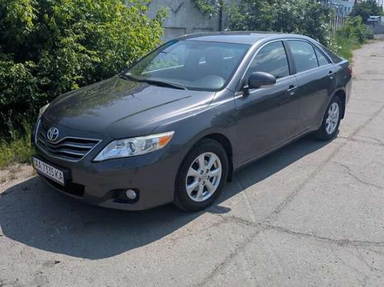 Toyota Camry                           2010г. в рассрочку