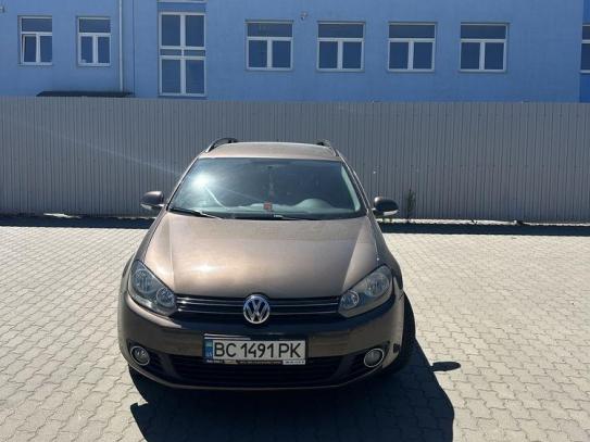 Volkswagen Golf                            2013г. в рассрочку