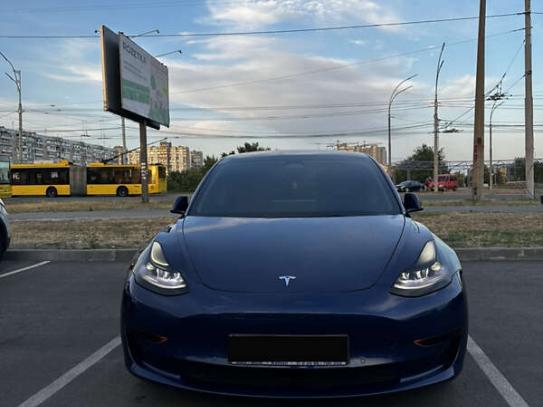Tesla Model 3 2021р. у розстрочку