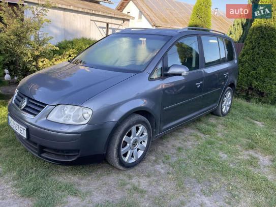 Volkswagen Touran                          2005г. в рассрочку