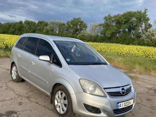 Opel Zafira 2009р. у розстрочку