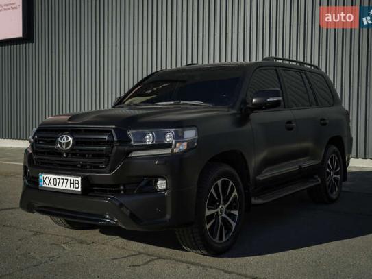 Toyota Land cruiser 200                2015г. в рассрочку