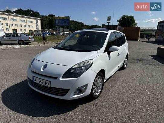 Renault Grand scenic                    2010г. в рассрочку