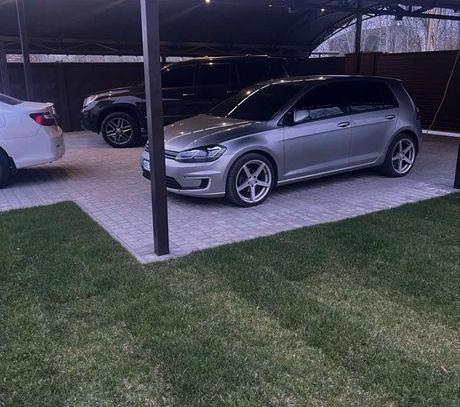 Volkswagen Golf
                            2017г. в рассрочку