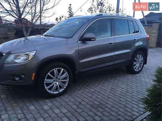 Volkswagen Tiguan                          2011г. в рассрочку