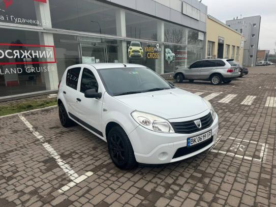 Dacia Sandero                         2010г. в рассрочку