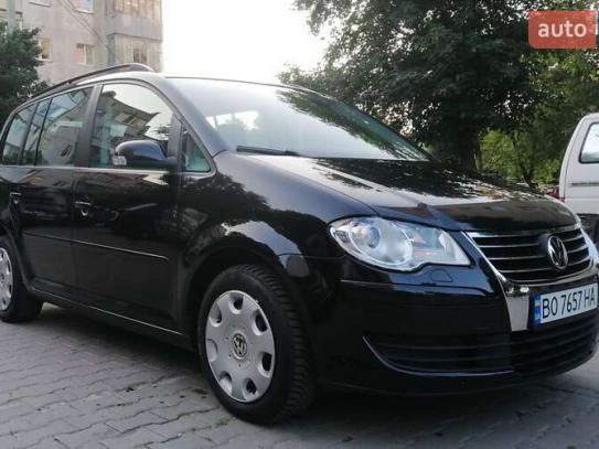 Volkswagen Touran                          2009г. в рассрочку