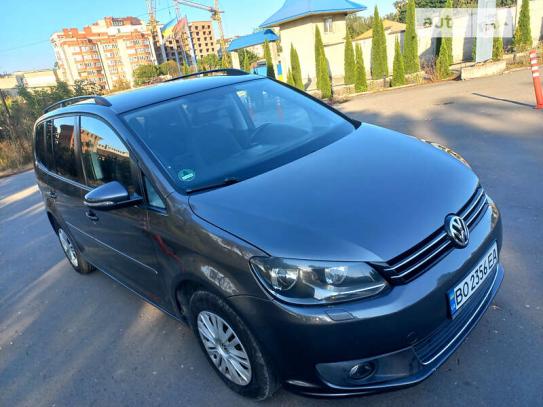 Volkswagen Touran 2011г. в рассрочку