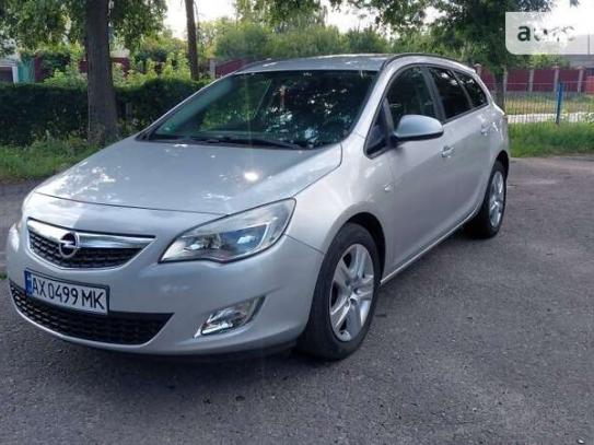 Opel Astra sports tourer 2011г. в рассрочку