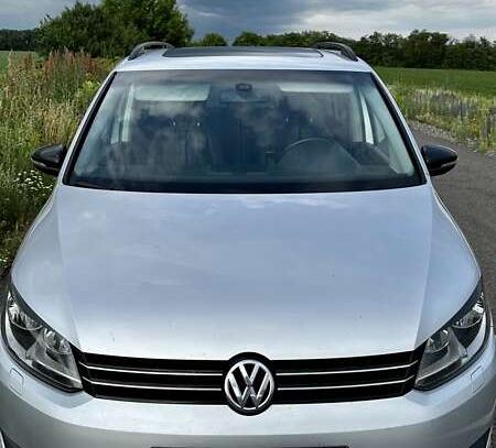 Volkswagen Touran                          2012г. в рассрочку