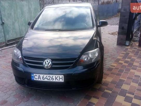 Volkswagen Golf 2005г. в рассрочку